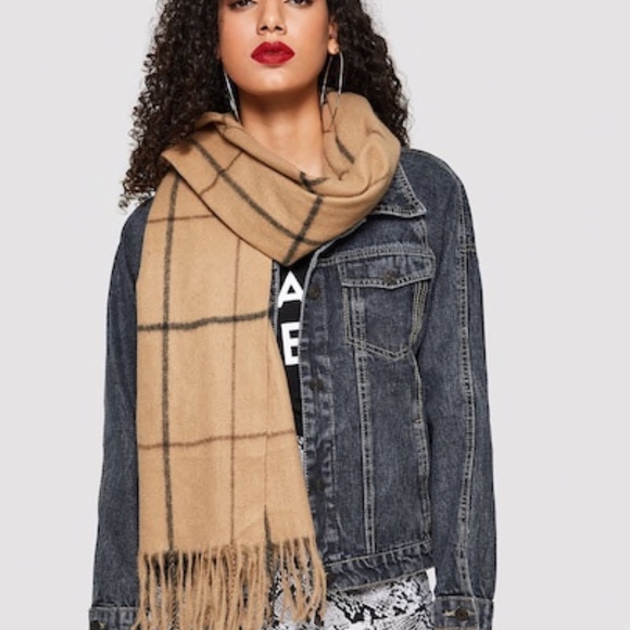 NEW!! Fringe Hem Grid Scarf - Picture 5 of 6